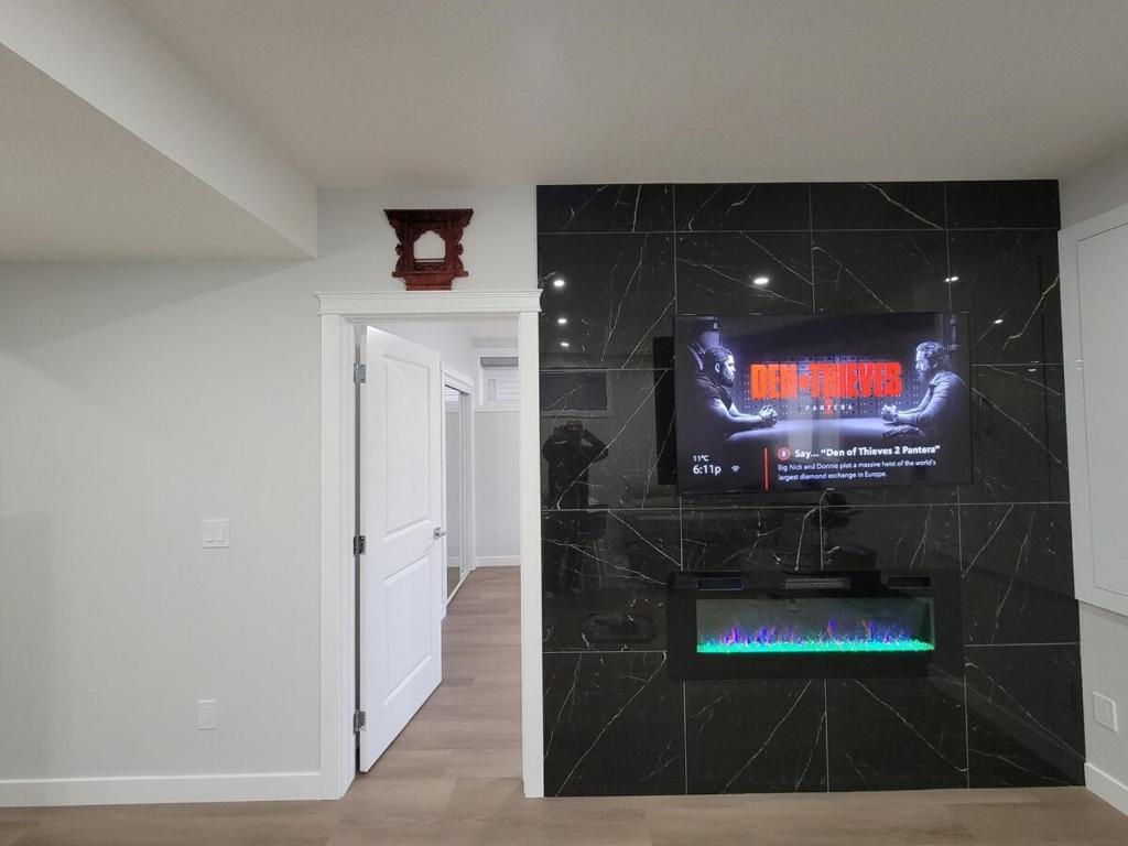 Cozy and Modern Suite - Your Home Away from Home!, Calgary