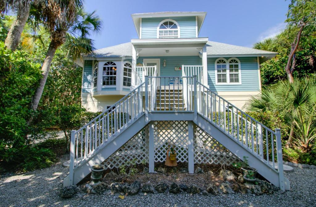 Glimmering Shells, Sanibel