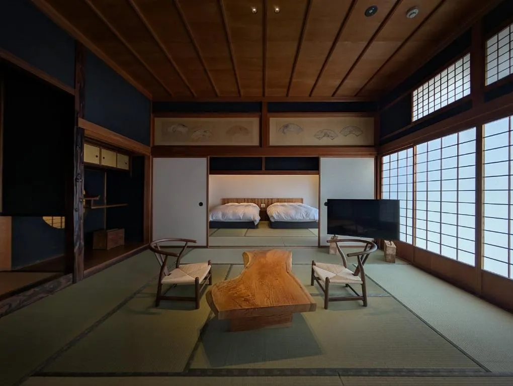 古民家ラグジュアリーホテル 金井西洋館, hotel in Sado