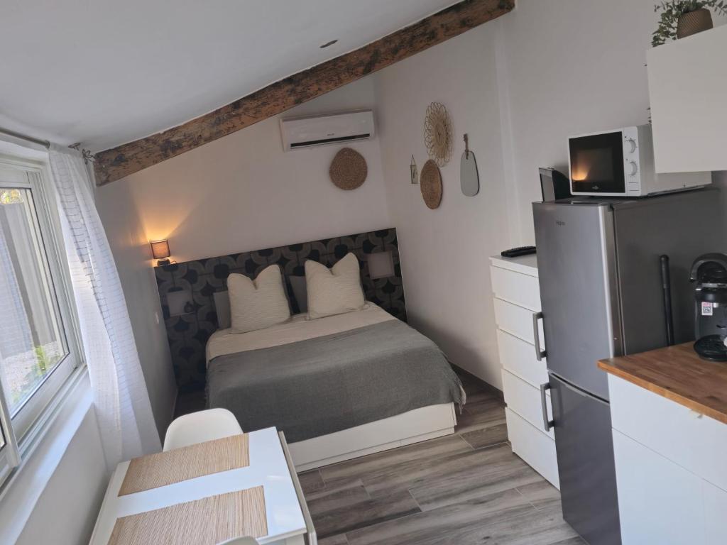 Studio-Valentine climatisée avec piscine chauffée & Spa 2 places - 3