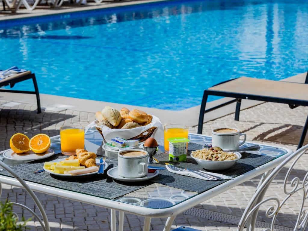 Hotel do Cerro — Swimming pool in Albufeira, Faro