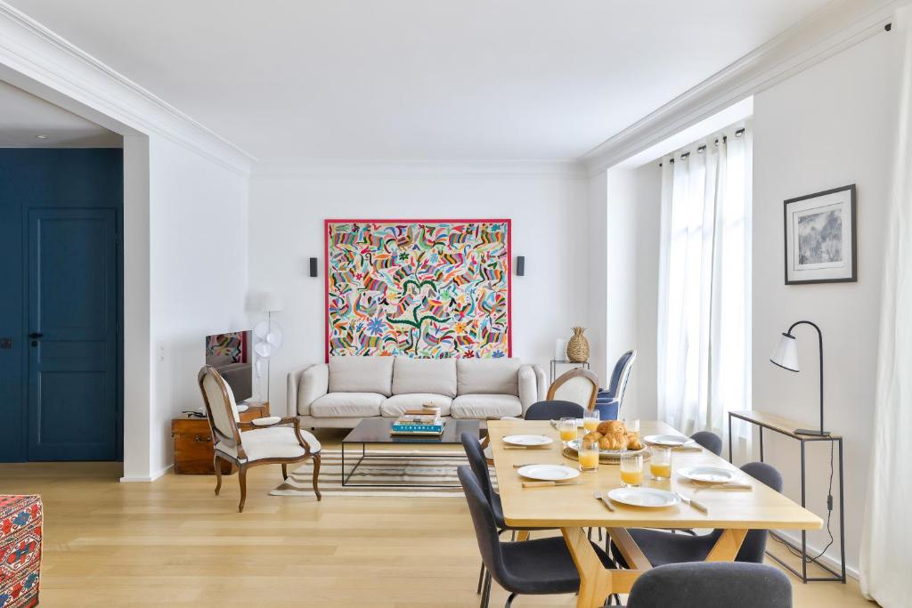 Stylish 2BR in Private Mansion at Rue de Passy - 2