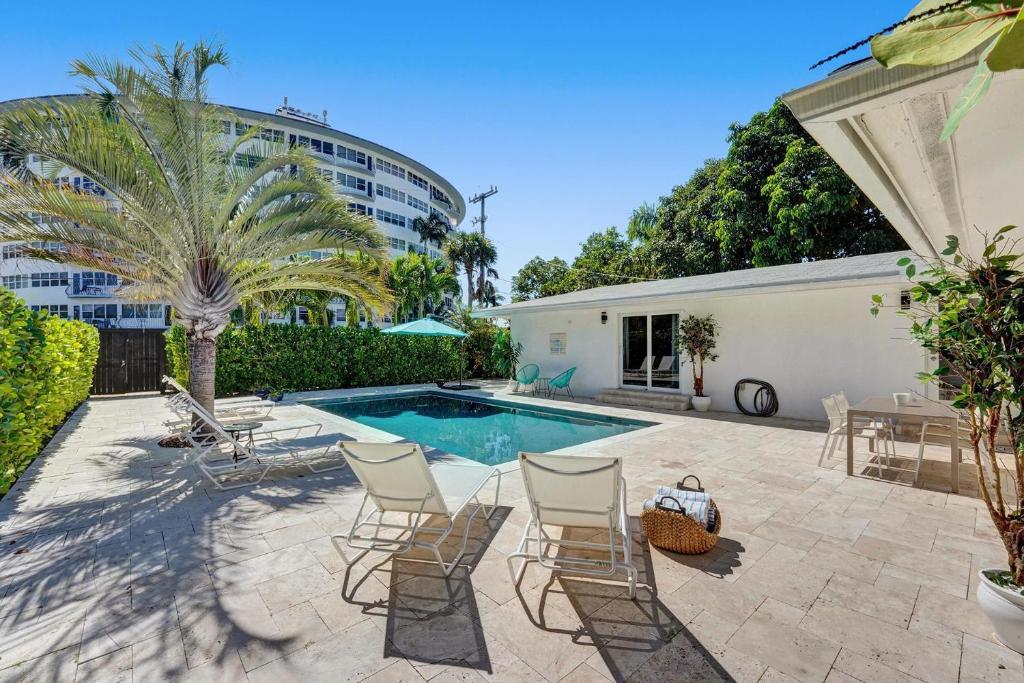 44 Canal Home With Heated Pool & Free Dock, Fort Lauderdale