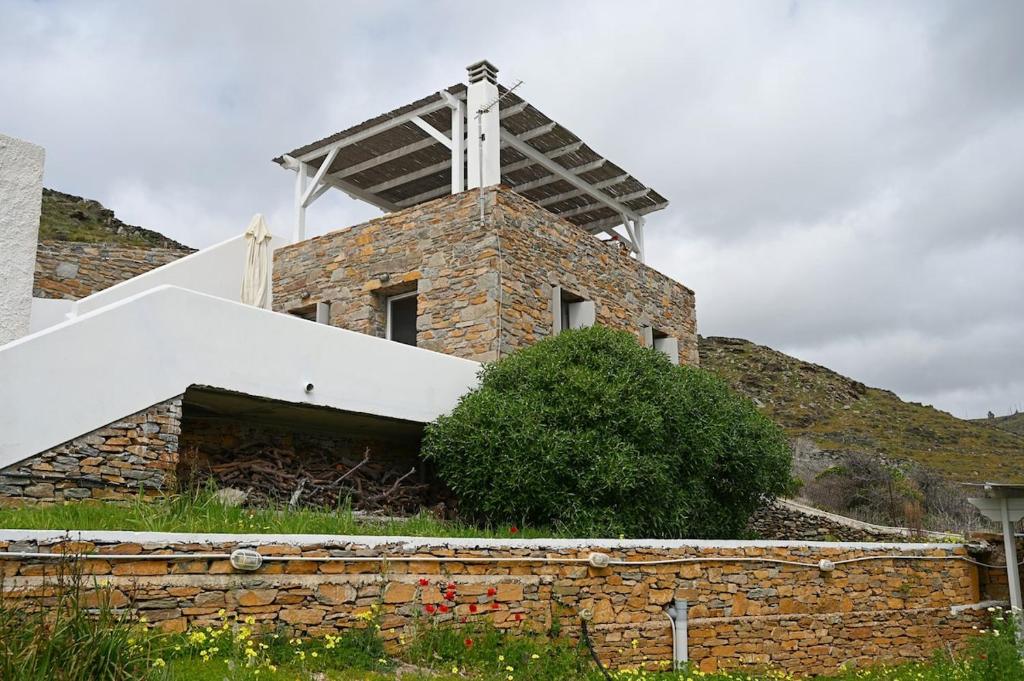 Cycladic Cottage II, Kanala