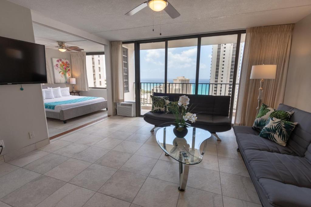 High Level Ocean View Corner Condo with Free Parking (22714), Honolulu