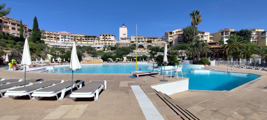 T2 Vue mer, Jardin clos, Village vacances Cap Esterel St Raphaël - 3