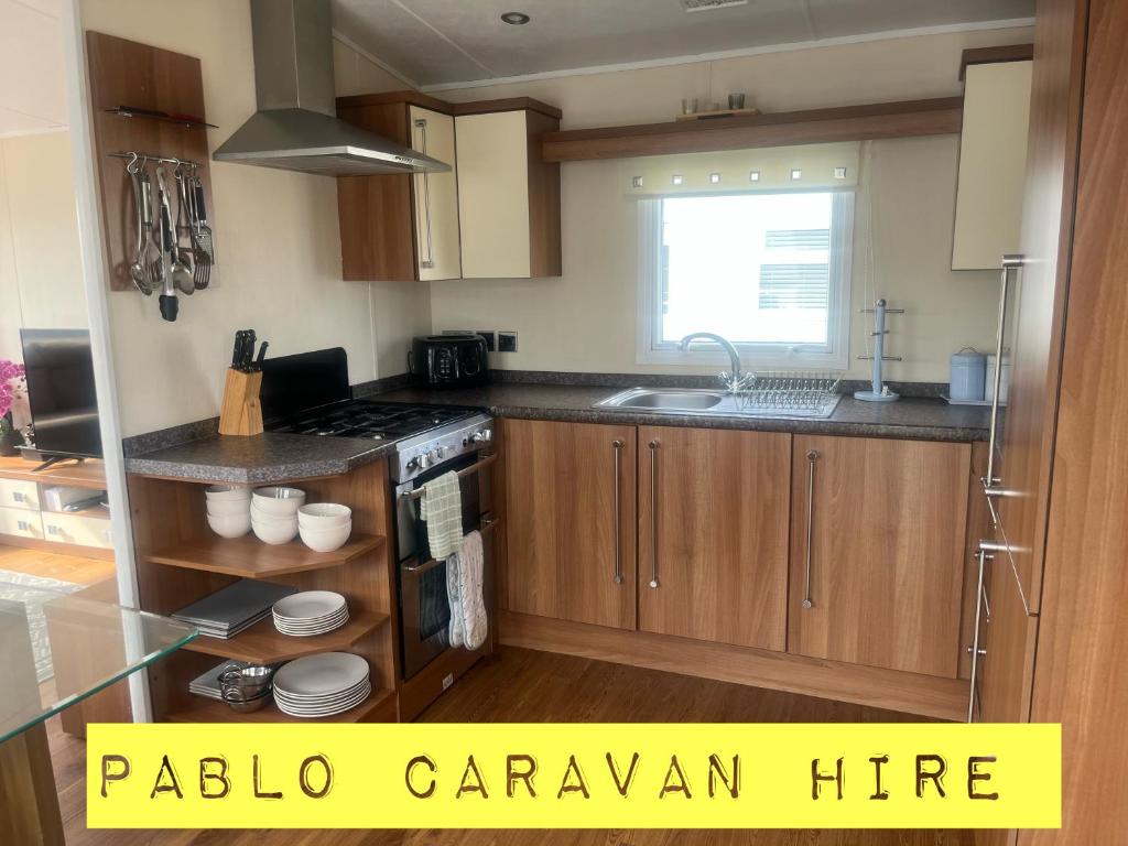 3 Bedroom 8 Berth Caravan, Towyn photo 4
