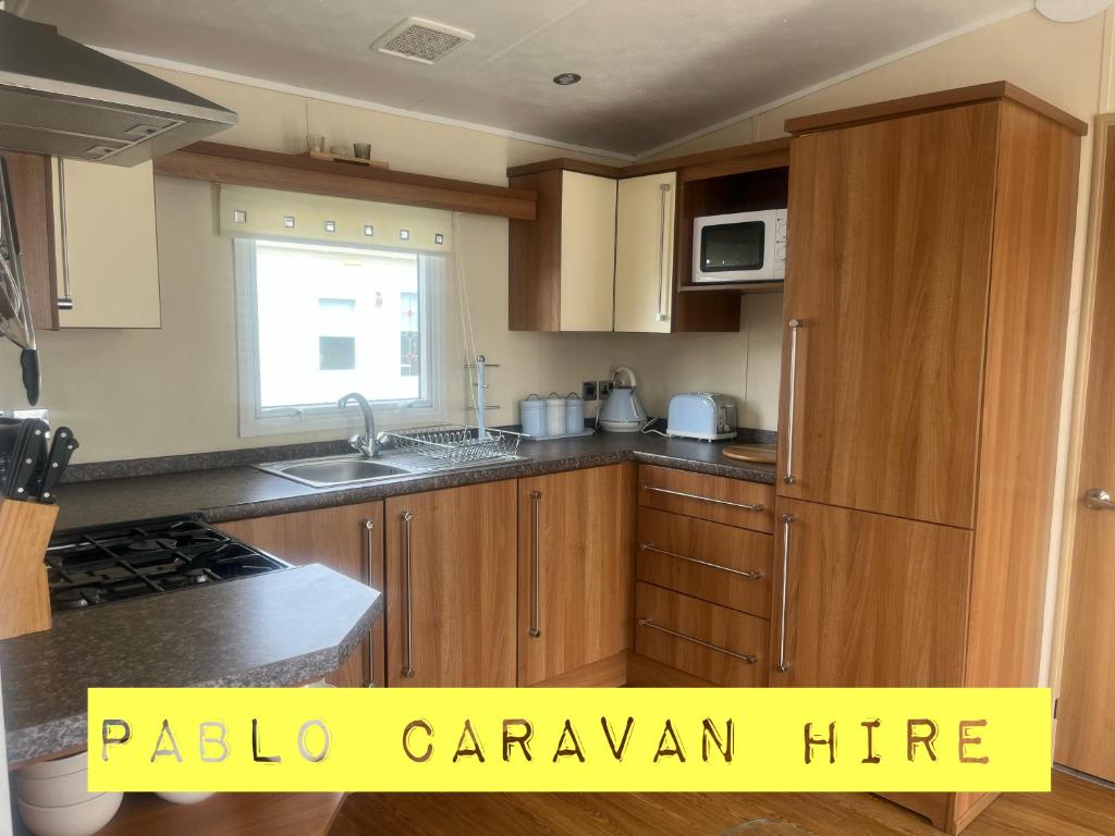 3 Bedroom 8 Berth Caravan, Towyn photo 6