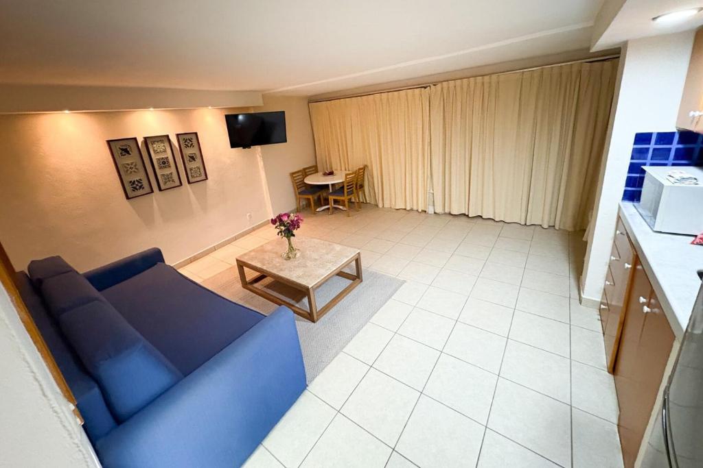 Spacious, standard with beach access & wifi! - 4
