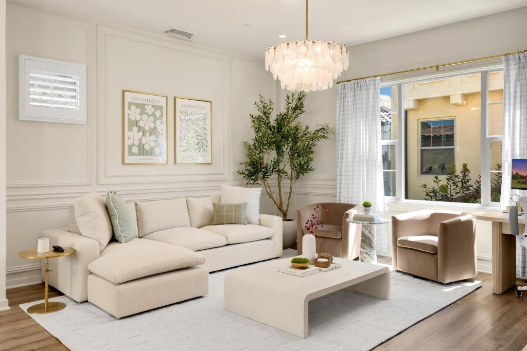 Modern Elegant Designer Home in Irvine, Irvine