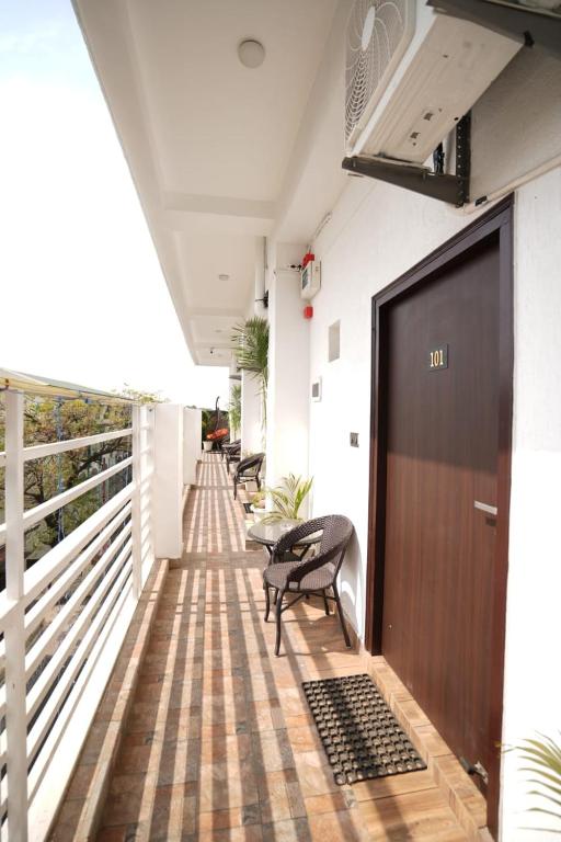 3. Hotel Pa..
