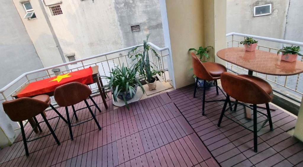 LushStay Abode – Hanoi Train Street