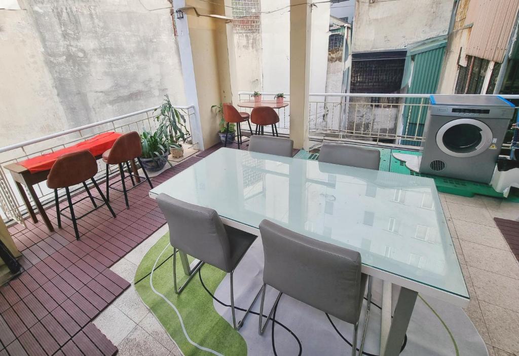 LushStay Abode – Hanoi Train Street