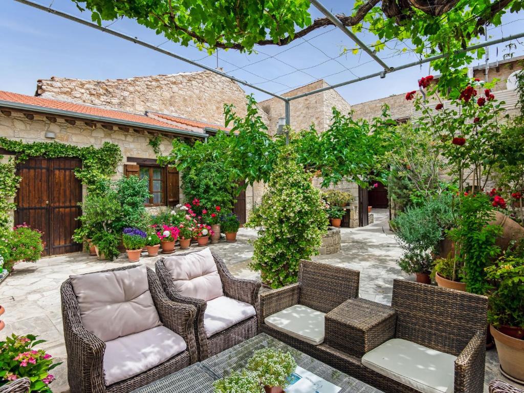 Sanders Arsorama Arsos, Arsos