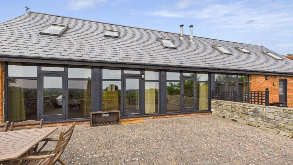 Tithe Barn a Stunning family home with panoramic views, Ryde