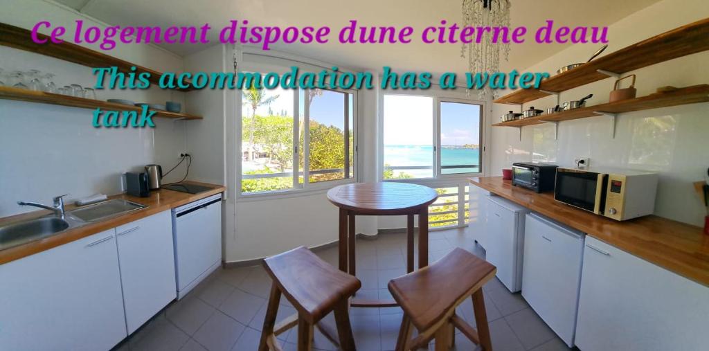 F1 vue mer, accès plage, en centre-ville, Le Gosier