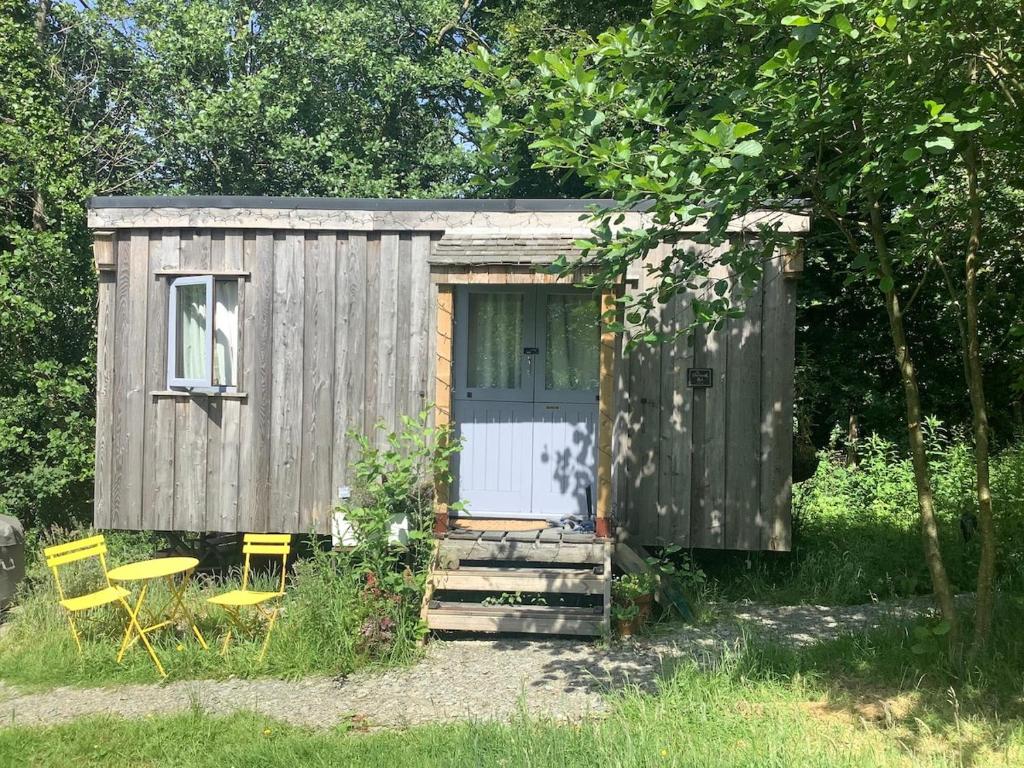 The Charcoal Hut woodland retreat, Llandovery