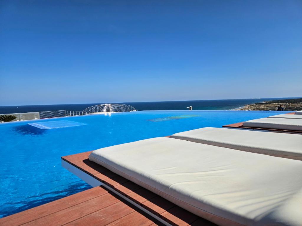 INFINITY View Amazing Beachfront Apartment - 3
