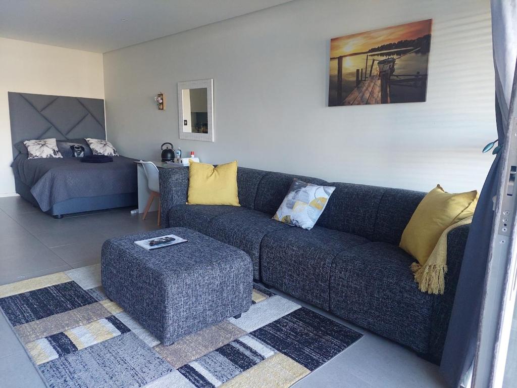 Cosy, spacious studio apartment, Umhlanga