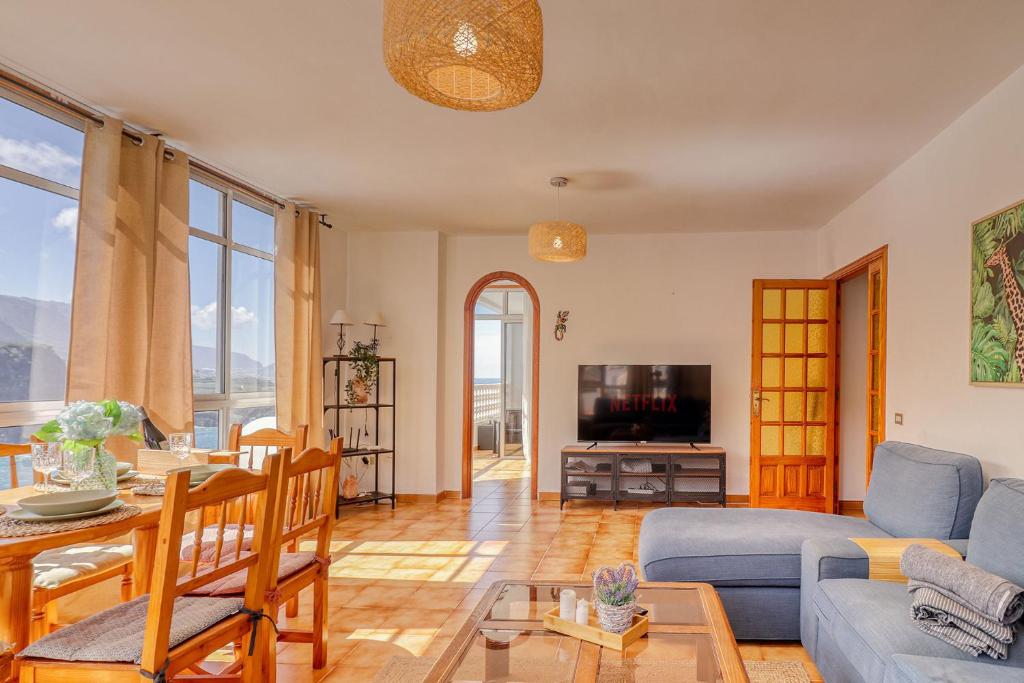 Oceanview Retreat 50m to Beach with Sunset Terrace and Ensuite - 3