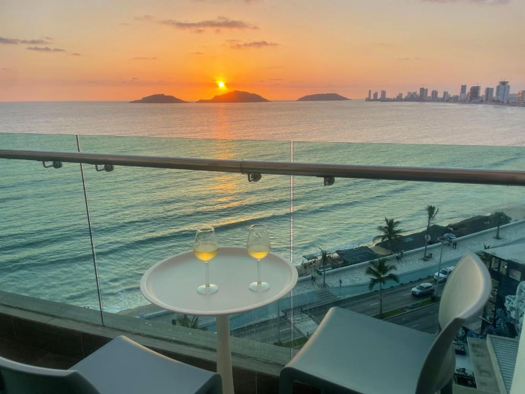 Torre Eme- stunning bay view and balcony! - 5