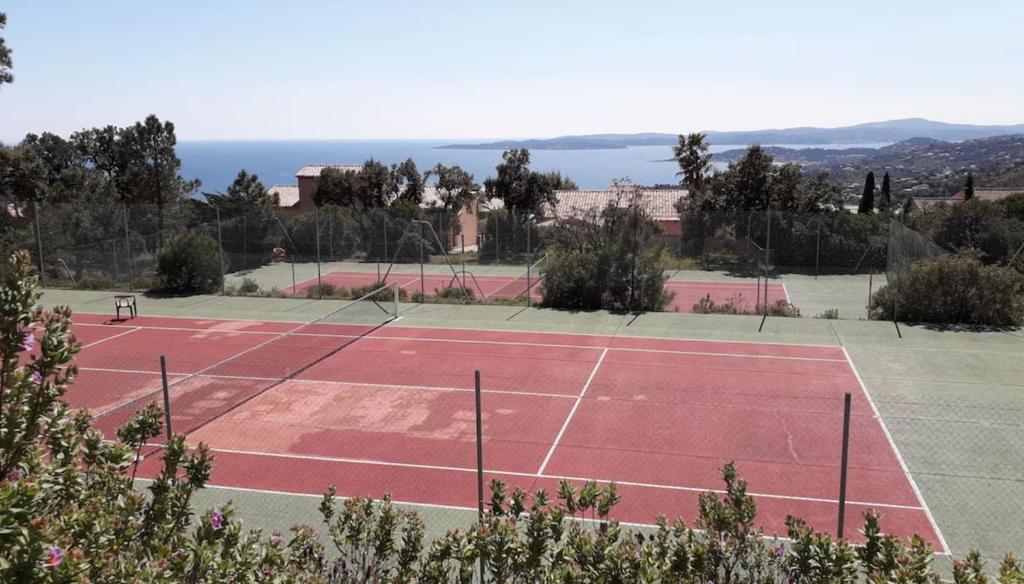 Air-conditioned apartment with pool and sea view - 4