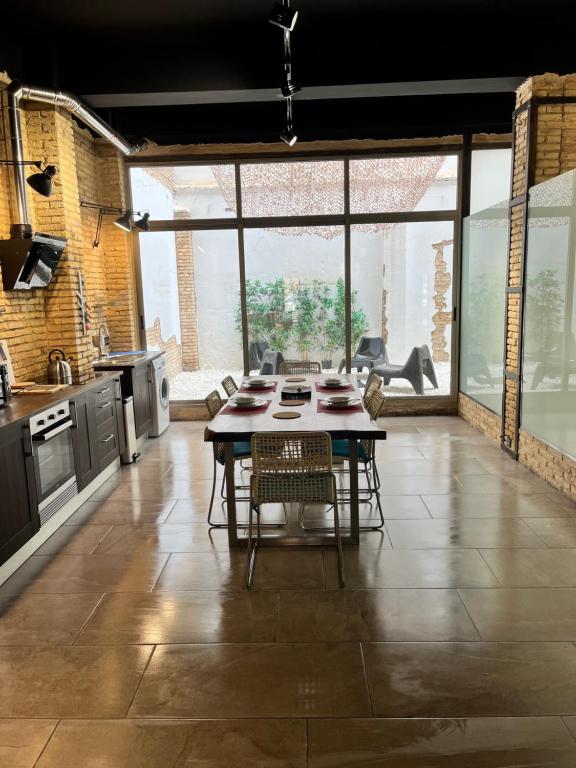 IY Loft 4 - Open Plan Garage Style - Up to 4 people, Valencie