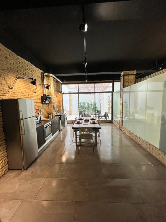 IY Loft 4 - Open Plan Garage Style - Up to 4 people - 3