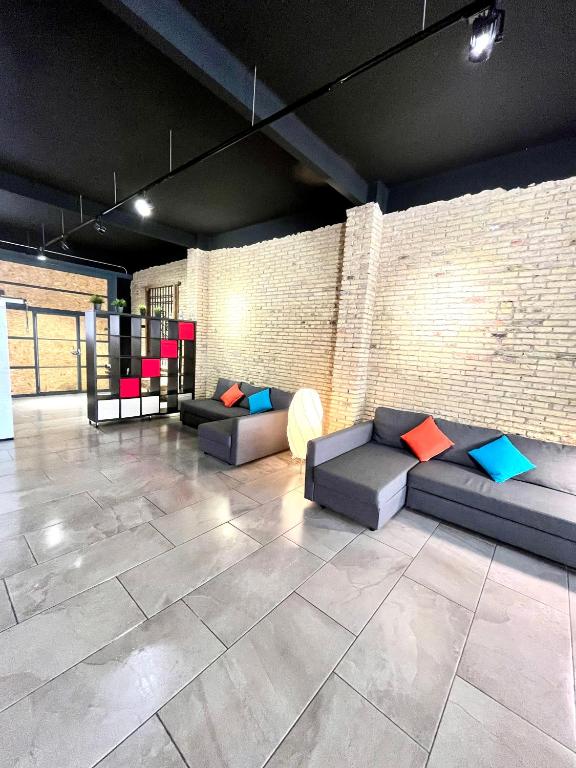 IY Loft 4 - Open Plan Garage Style - Up to 4 people - 5