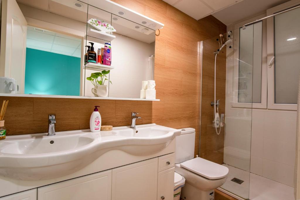 Mirador 1 del Mercado Central - habitacion con baño privado en el centro de la Ciudad Vella - 2