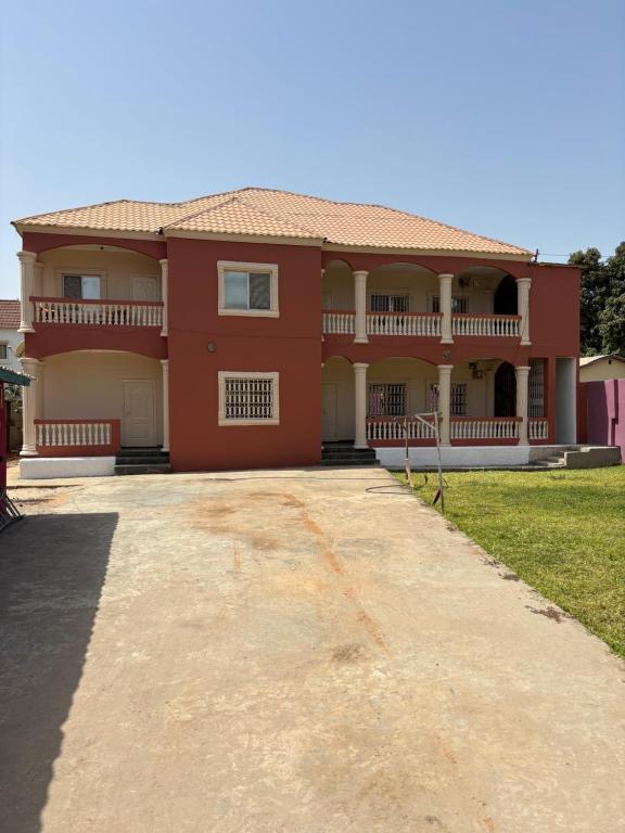 The elephant lodge, Brufut