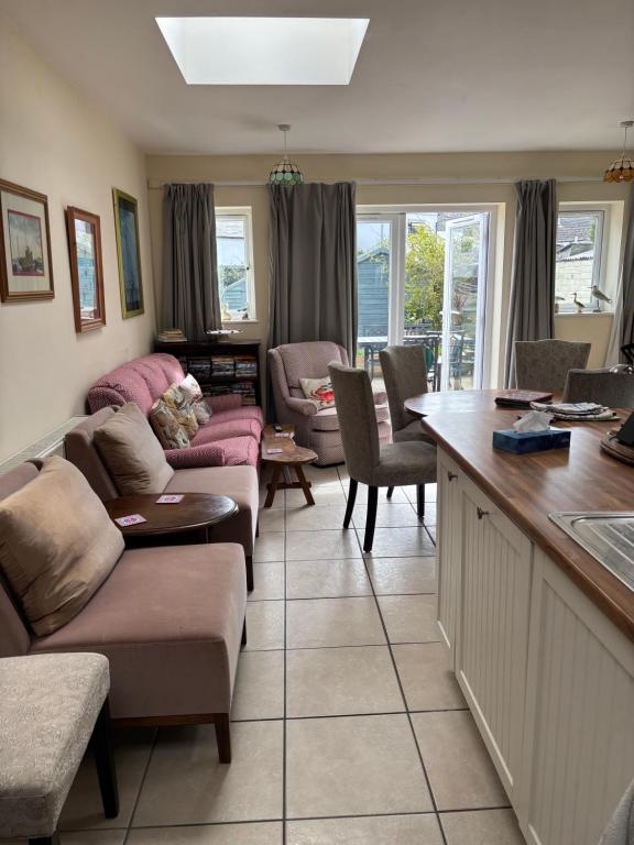 The Seagulls 3-Bed Weymouth - photo 2