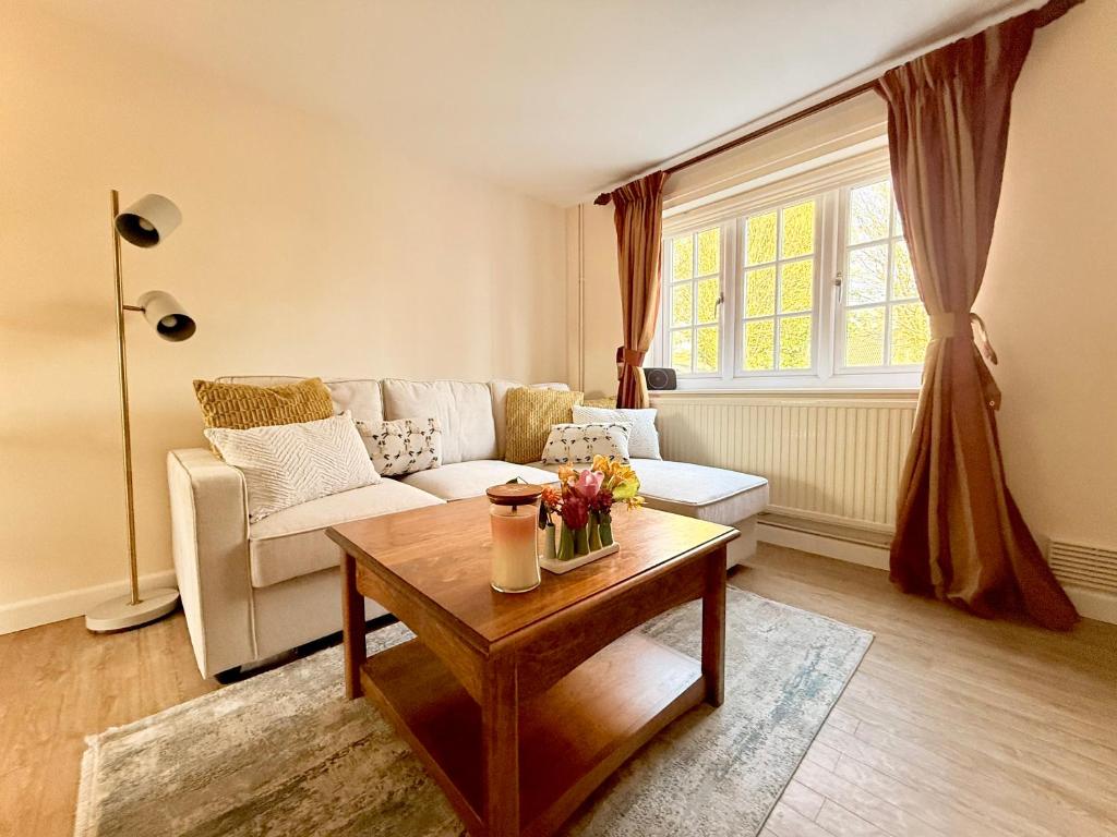 New Forest Cozy 3-Bed Family Cottage, PaultonsPark, Bartley