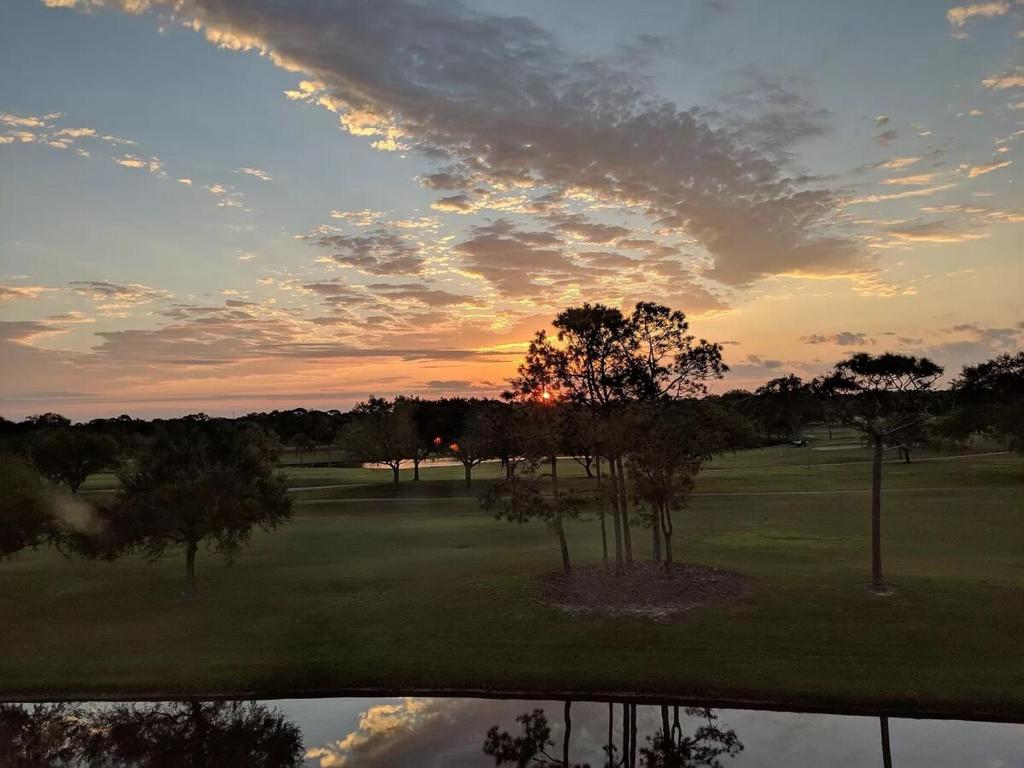 Prime Location, Spacious Condo, 2 Ensuite Bathrooms, Sarasota