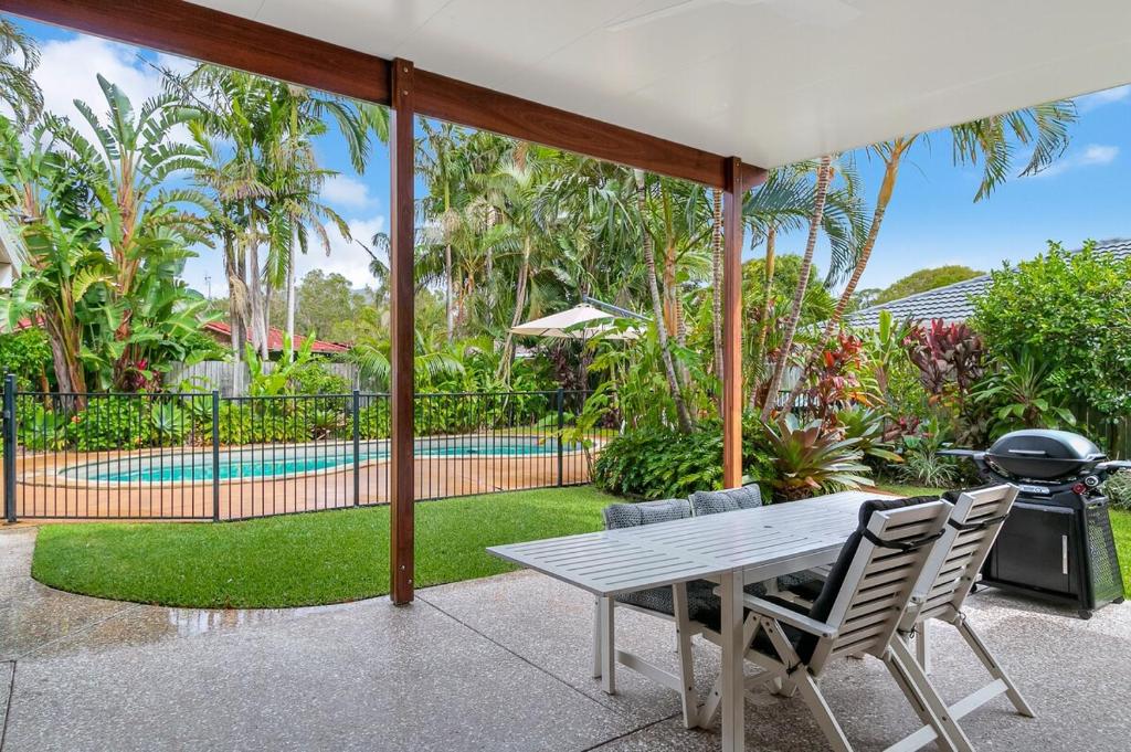 Caba Surf House plus Private Studio and Pool by uHoliday, Cabarita Beach