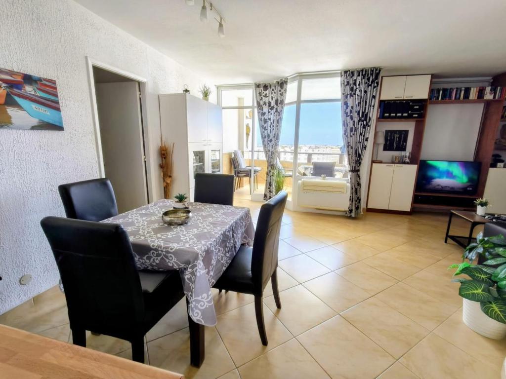 Sky view and sunny by CASAS COCODRILO, Playa del Inglés