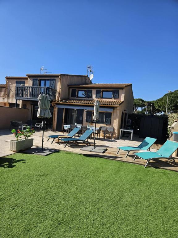 Maison tout confort 4 ch 8p domaine privé avec piscines, et plage à 10 min à pied - 5