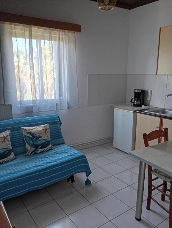 Kitchen, Mylonas Rooms in Preveza