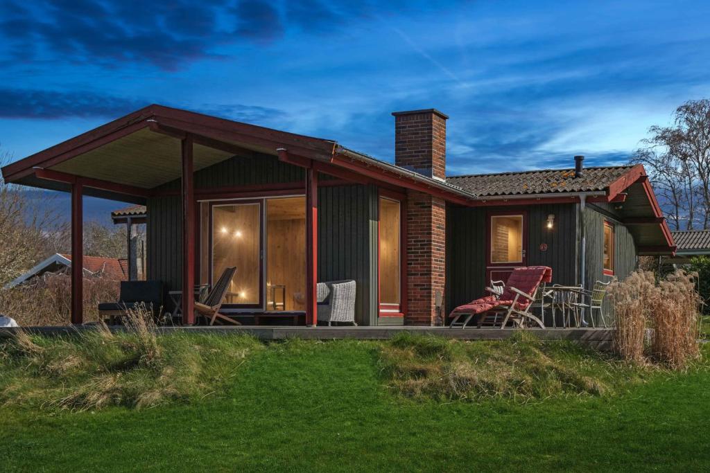 Cozy Cottage With A Beautiful View, Tranekær