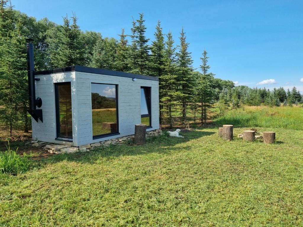 Tiny mezi Smrky, Lysovice