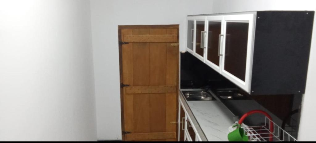 Guest in Jungle, Midigama East