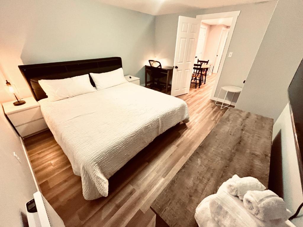 Downtown-2BR APT-King-Parking-WiFi7, Charlottetown