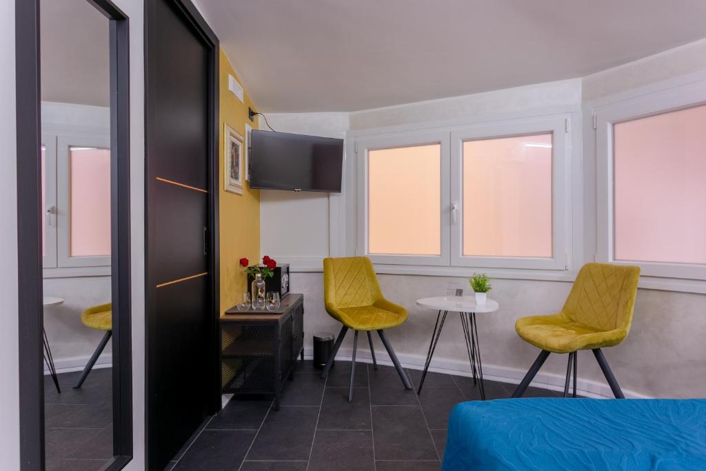 Le Regine - Home suites - Adult Only - 4