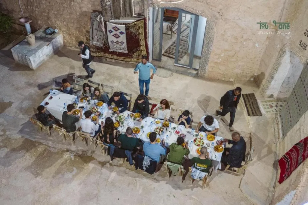 Maison d'hôte dar massouada, hotel in Tūjān