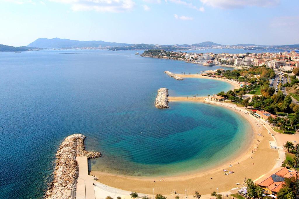 Lumineux T3 refait à neuf dans le Vieux Toulon Centre - 2