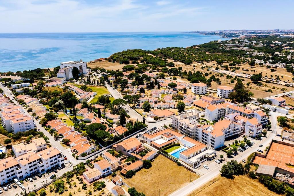 Falesia beach Pool quiet side by Enjoyyourstay, Albufeira