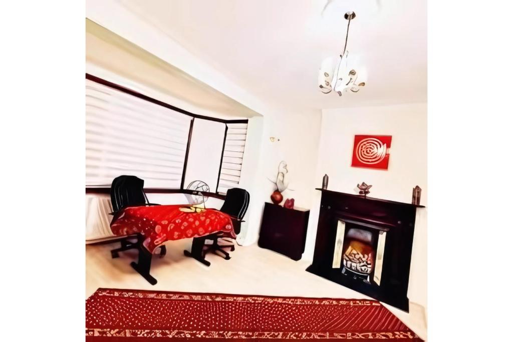 Beautiful Double En-suite Room, separate entrance, Ilford, Central line Gants Hill, free parking, Ilford