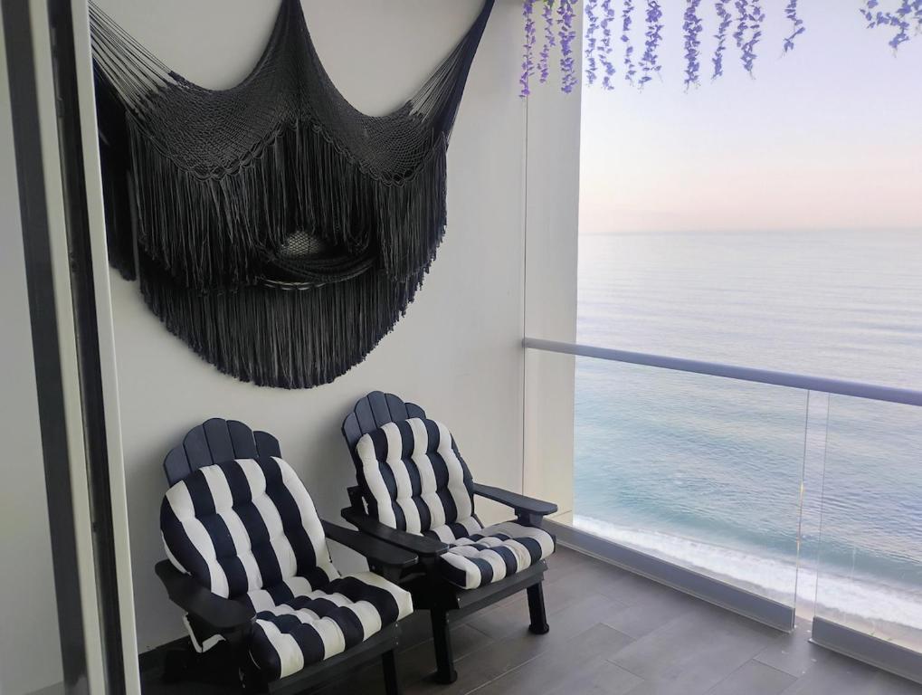 Gorgeous Designer Condo at Harbor - 3
