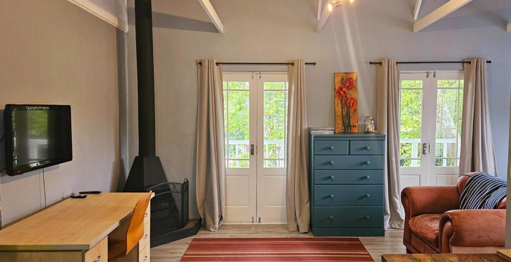 Sunbird Studio treetop views, George