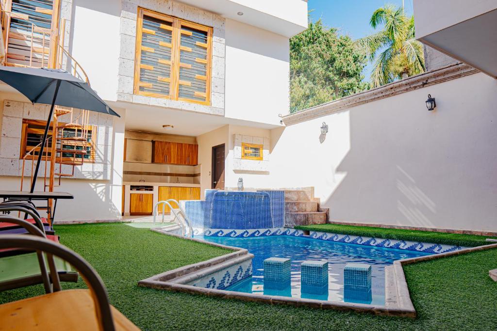 Casa con alberca en excelente ubicación, para grupos grandes de personas, Mazatlán
